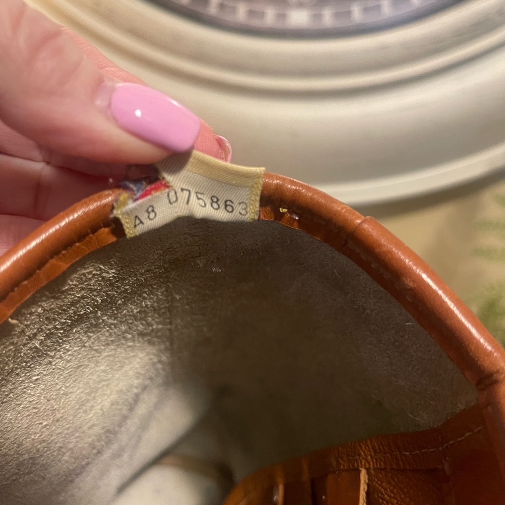 Vintage Dooney and Bourke Purse. Cream Color with Brown Trim. - Picture 4 of 13
